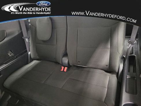 Used 2022 Ford Explorer XLT image 12