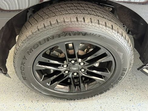 Used 2022 Ford Expedition XLT RWD image 23