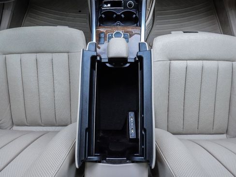 Used 2016 Mercedes-Benz E 350 4MATIC Sedan image 27