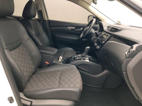 Used 2022 Nissan Rogue Sport SV w/ Technology Package FWD image 21