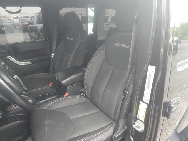 Used 2018 Jeep Wrangler Unlimited Sahara AWD/4WD image 15