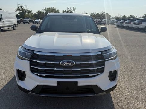 New 2025 Ford Explorer Active w/ Active Comfort Package image 2