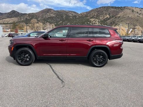 Used 2025 Jeep Grand Cherokee L Altitude image 7