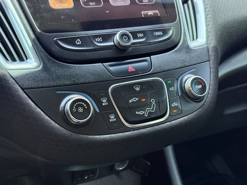 Used 2018 Chevrolet Malibu LT FWD image 39