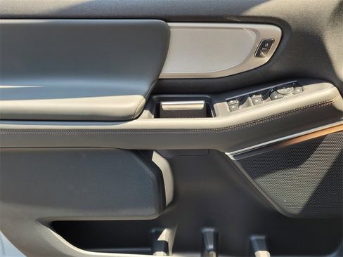 New 2025 Ford Expedition Active image 27