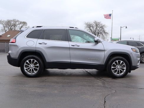 Used 2019 Jeep Cherokee Latitude Plus w/ Cold Weather Group AWD/4WD image 6