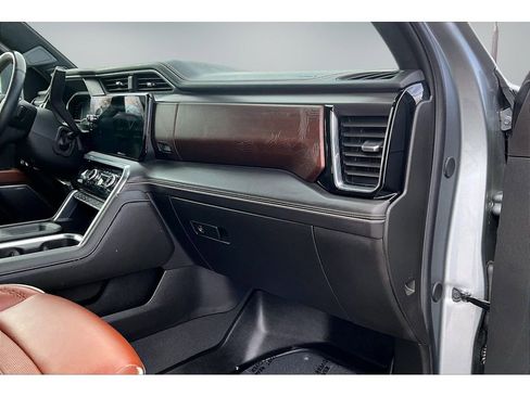 Used 2024 GMC Sierra 3500 Denali Ultimate image 27