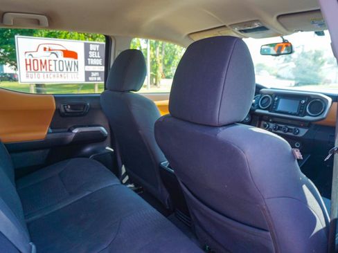 Used 2016 Toyota Tacoma SR5 w/ SR5 Appearance Package (SN) AWD/4WD image 16