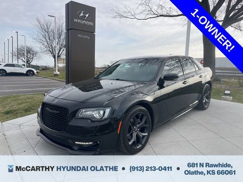 Used 2022 Chrysler 300 Touring L w/ Comfort Group RWD image 1