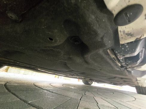 Used 2014 Mercedes-Benz E 350 E 350 Luxury 4MATIC AWD 4dr Wa image 95