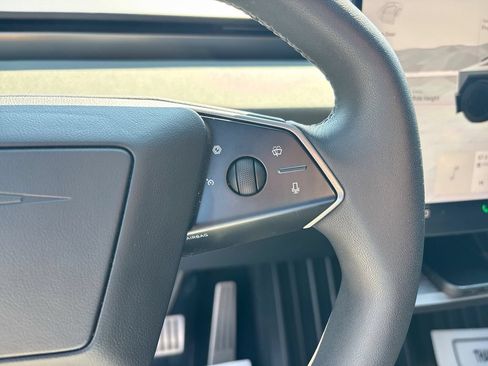 Used 2025 Tesla Cybertruck AWD Crew Cab image 27