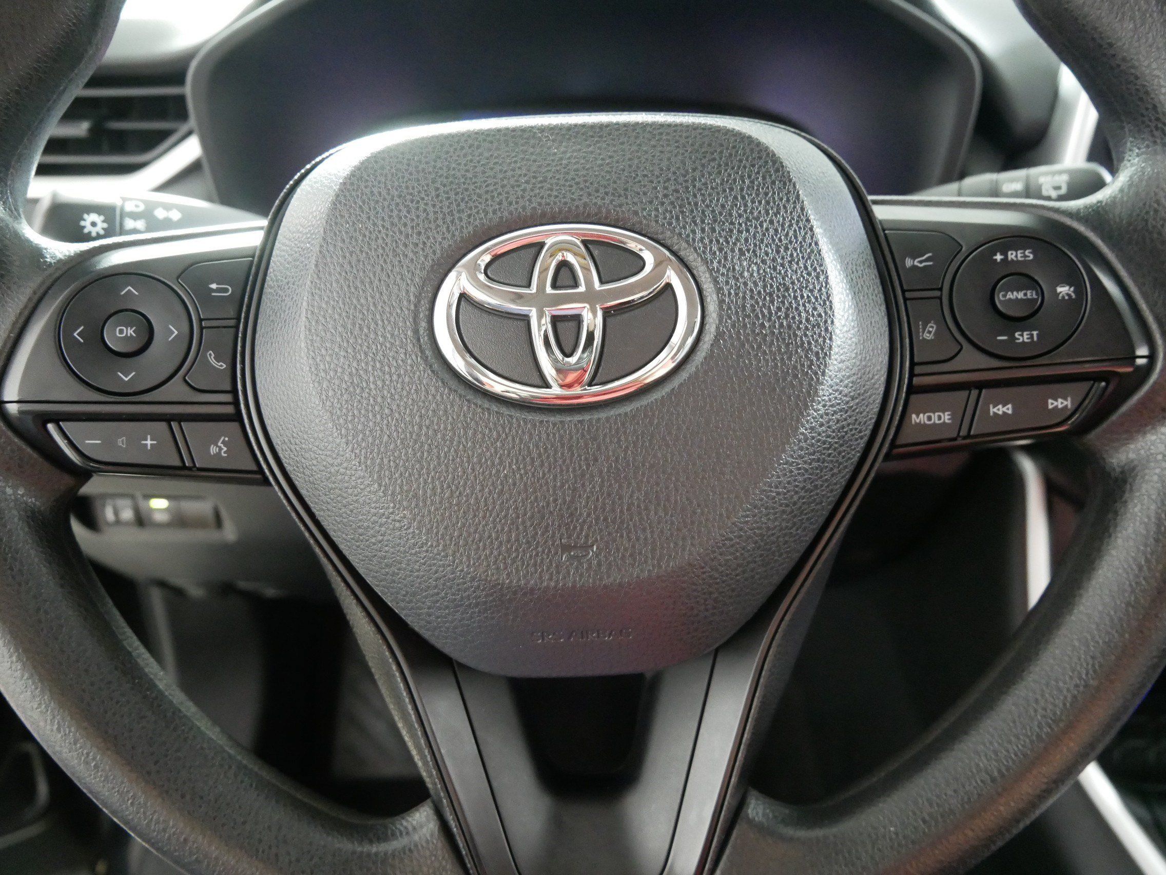 Used 2023 Toyota RAV4 XLE AWD/4WD image 25