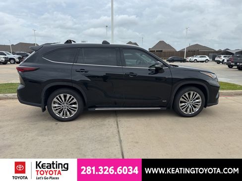 Certified 2025 Toyota Highlander Platinum AWD/4WD image 10