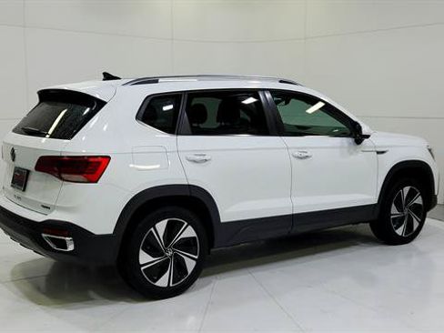 Used 2024 Volkswagen Taos SE AWD/4WD image 8