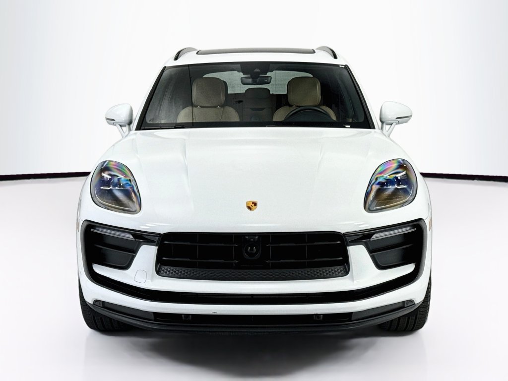 Certified 2025 Porsche Macan AWD/4WD image 10
