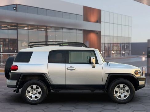 Used 2007 Toyota FJ Cruiser Sport Utility 2D image 10