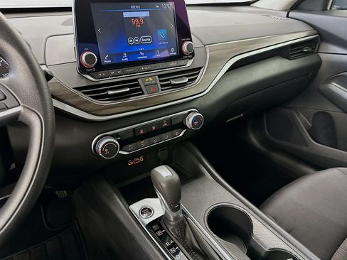 Used 2025 Nissan Altima 2.5 SV FWD image 25