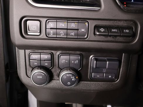 Used 2024 Chevrolet Suburban High Country w/ Advanced Technology Package AWD/4WD image 8