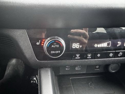 Used 2024 Mitsubishi Outlander SE image 11