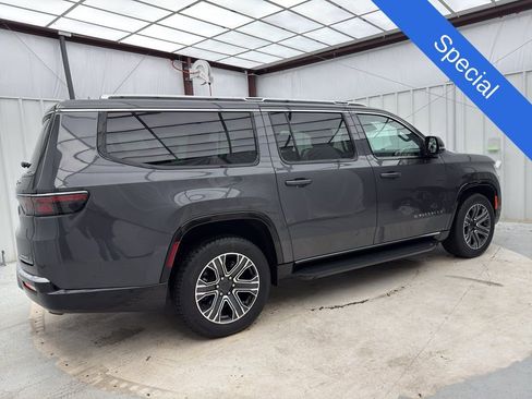 Used 2024 Jeep Wagoneer L Series II w/ Flexible Seating Group AWD/4WD image 11