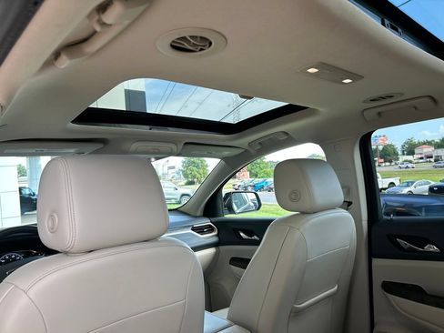Used 2022 GMC Acadia Denali w/ Denali Ultimate Package FWD image 10