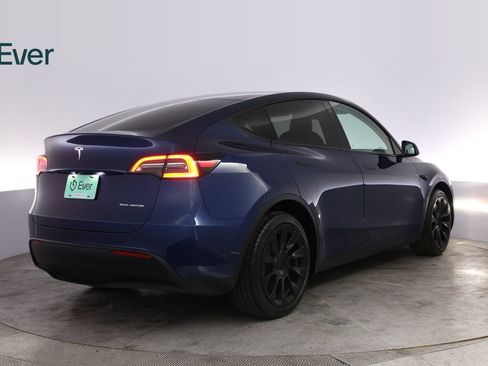 Used 2022 Tesla Model Y Long Range AWD/4WD image 3