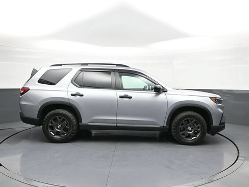 Used 2024 Honda Pilot TrailSport image 5