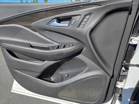 Used 2020 Buick Envision Essence image 17