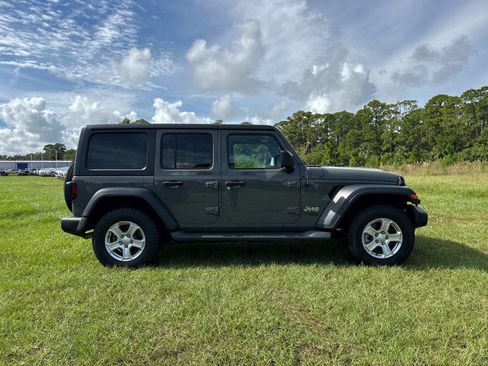 Used 2019 Jeep Wrangler Unlimited Sport S image 2