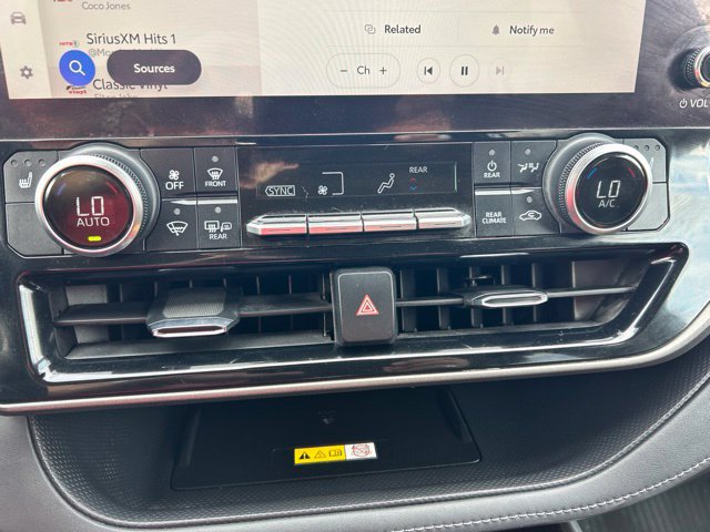 Used 2023 Toyota Highlander XLE AWD/4WD image 19