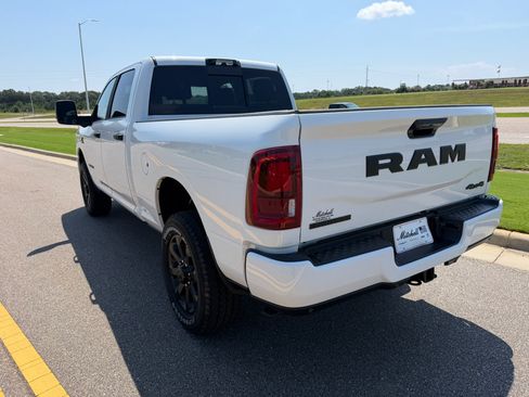 New 2026 RAM 2500 Big Horn AWD/4WD image 13
