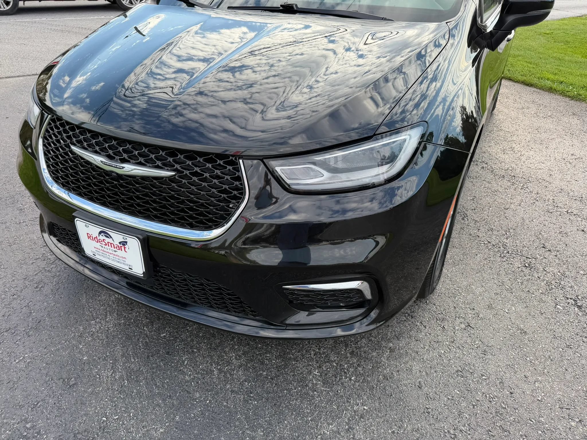 Used 2023 Chrysler Pacifica Touring-L FWD image 58