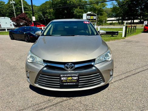 Used 2015 Toyota Camry LE FWD image 2