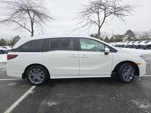 New 2026 Honda Odyssey Touring image 19
