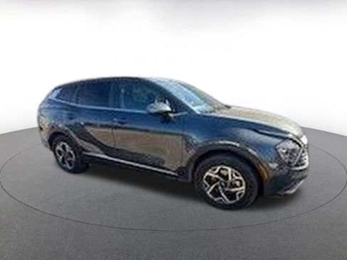 Used 2025 Kia Sportage LX image 2