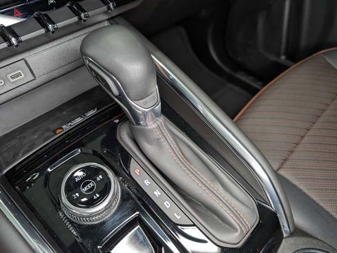 Used 2024 GMC Canyon AT4 w/ AT4 Premium Package image 30