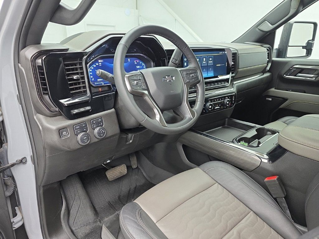 Used 2024 Chevrolet Silverado 2500 ZR2 w/ Technology Package AWD/4WD image 17