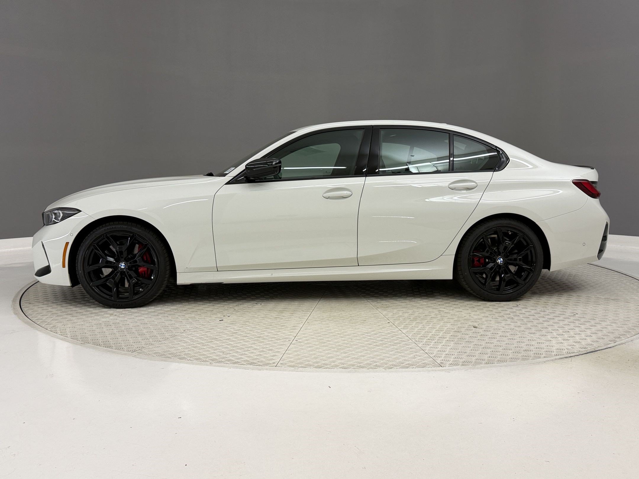 Used 2026 BMW 330i Sedan w/ M Sport Package RWD image 2
