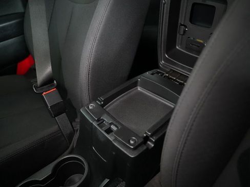 Used 2016 Jeep Wrangler Sport image 29