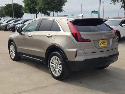 Used 2024 Cadillac XT4 Luxury w/ Cold Weather Package FWD image 5