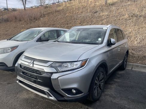 Used 2020 Mitsubishi Outlander SEL image 2