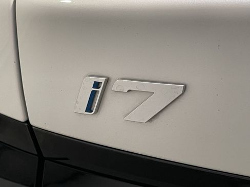 Used 2023 BMW i7 xDrive60 AWD/4WD image 24