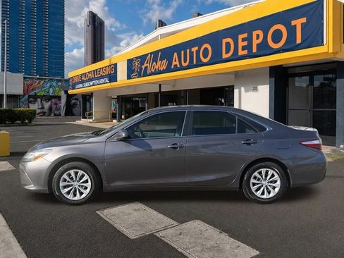 Used 2016 Toyota Camry LE FWD image 2
