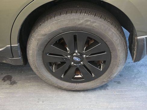Used 2017 Subaru Outback 2.5i Premium w/ Popular Package #2 AWD/4WD image 12