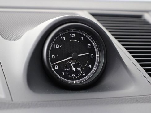 New 2026 Porsche Macan image 16