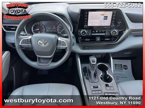 Used 2022 Toyota Highlander XLE AWD/4WD image 17
