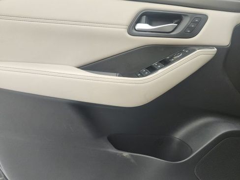 Used 2023 Nissan Rogue SL w/ SL Premium Package FWD image 11