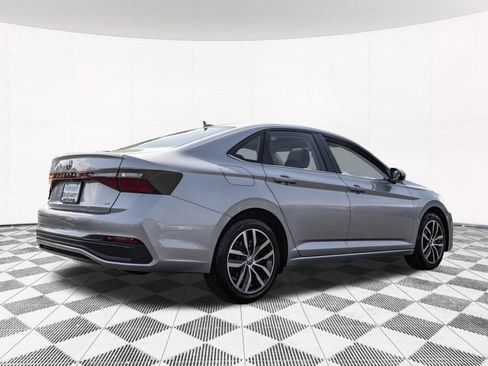 Certified 2025 Volkswagen Jetta SE FWD image 9