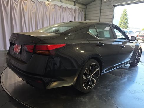 Used 2023 Nissan Altima 2.5 SR FWD image 3