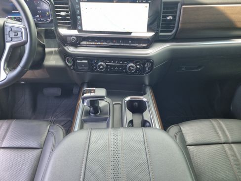 Used 2024 Chevrolet Silverado 1500 High Country w/ Technology Package AWD/4WD image 17